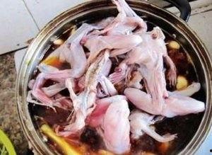 吃瓜牛蛙火锅的做法,吃瓜牛蛙，鲜香四溢，回味无穷