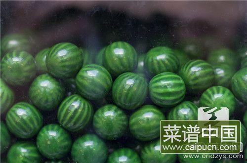 吃甜瓜还是吃蜜瓜蛋糕好,甜瓜VS蜜瓜蛋糕，谁才是夏日最佳甜品？”
